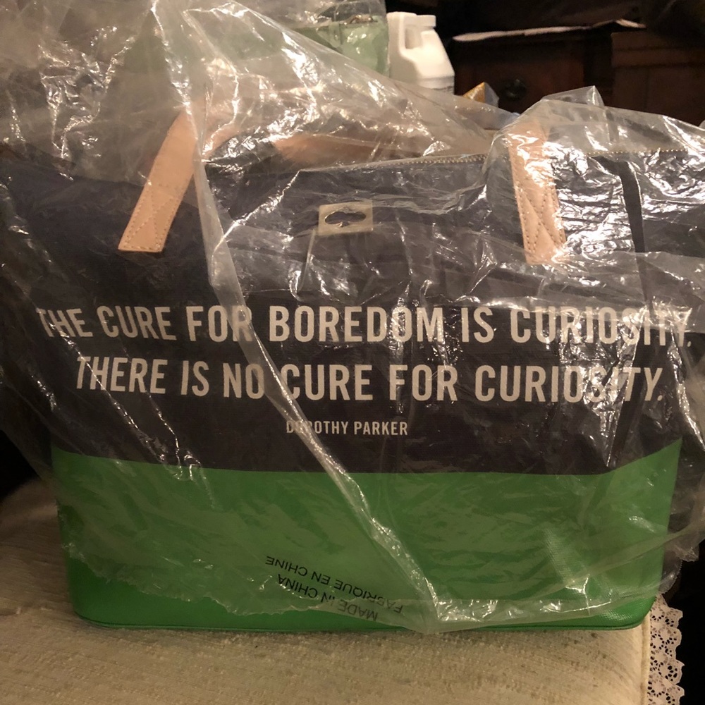 More Kate Spade listings to come!!!